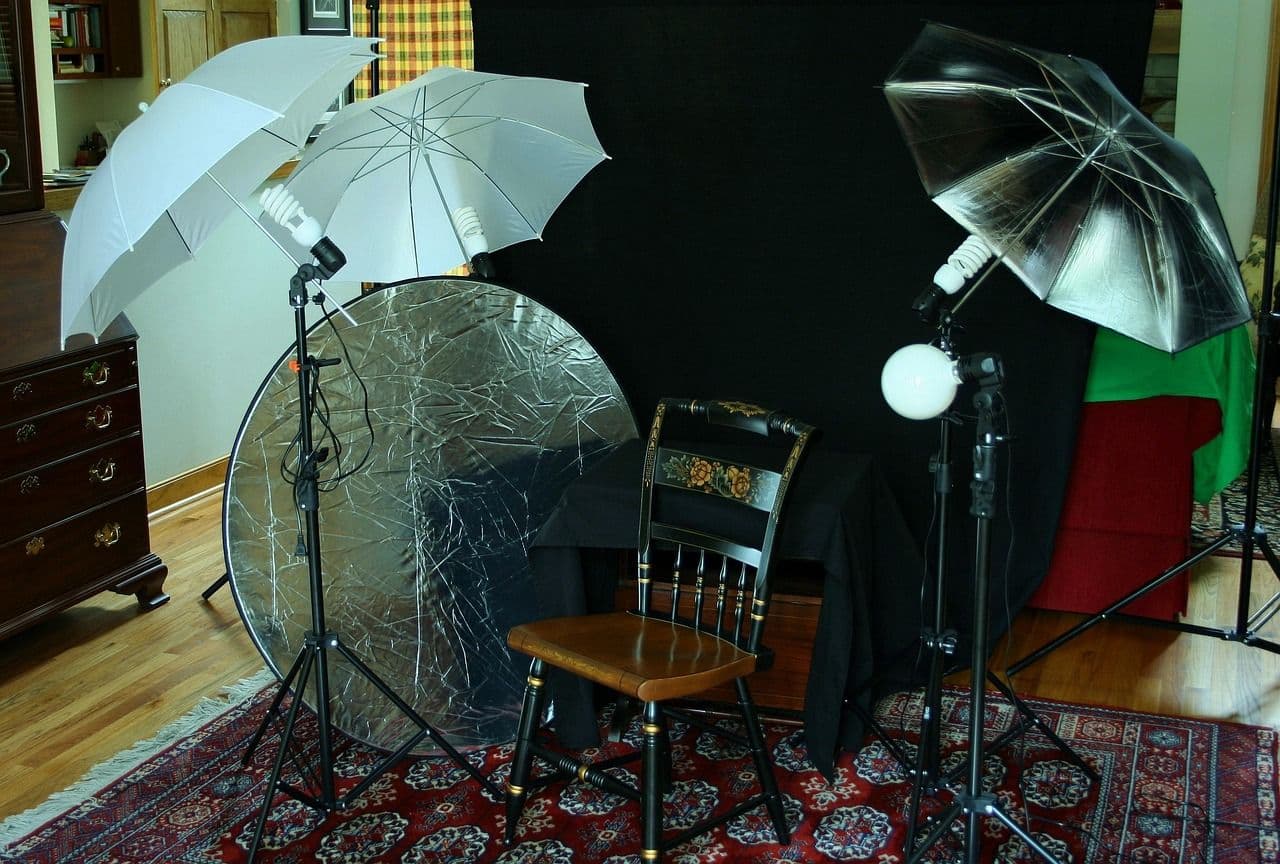 Setup lighting Aputure 600d dengan softbox besar di lokasi indoor sempit Jakarta Selatan