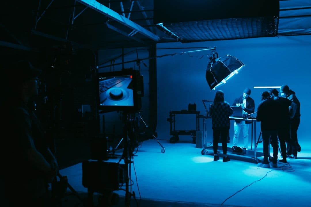 Setup kamera cinema dan lensa untuk produksi TVC standar broadcast