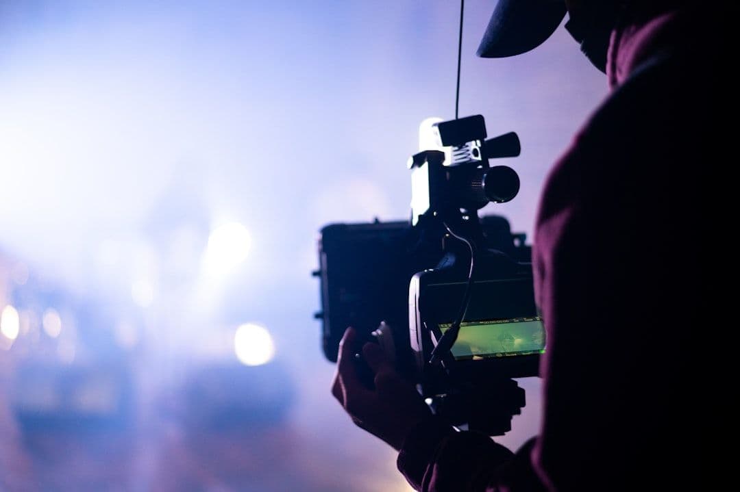 Behind the scenes shoot Mooilux dengan gaffer dan digital tech monitoring real-time