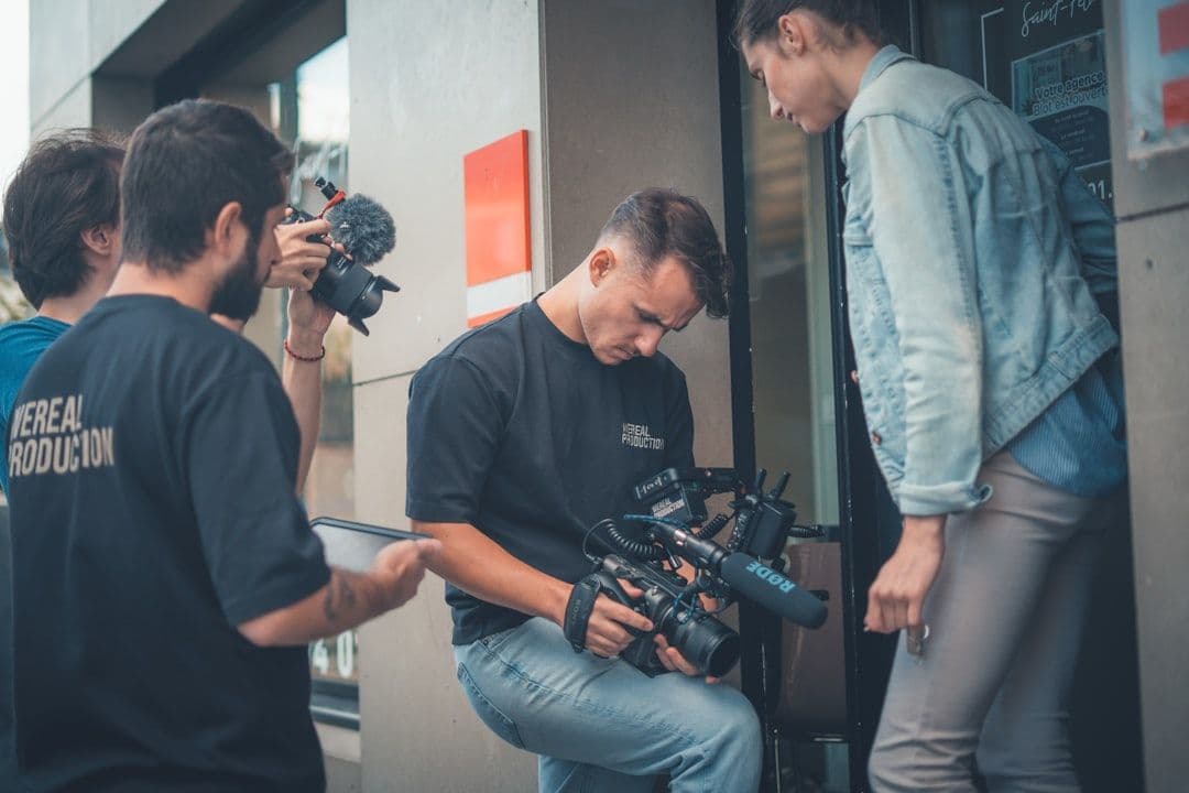 Frame editorial brand film fashion premium dengan tone film dan grade halus