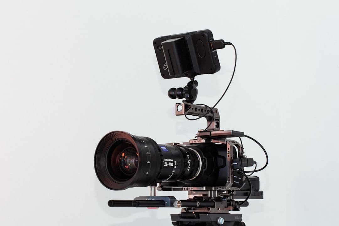 Setup three-point lighting untuk foto produk e-commerce di studio Jakarta