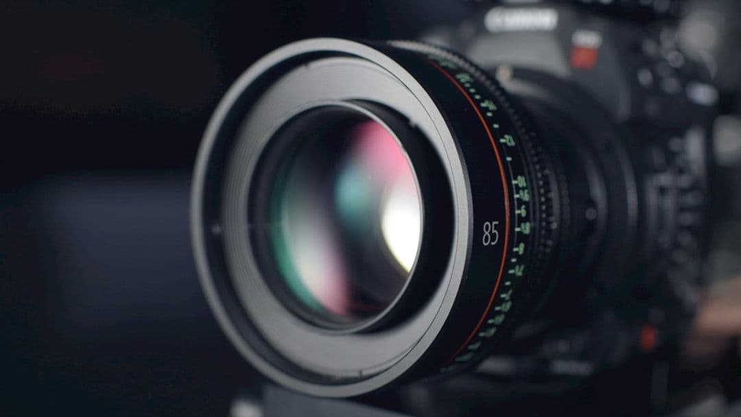Post-production color grading di DaVinci Resolve untuk editorial campaign